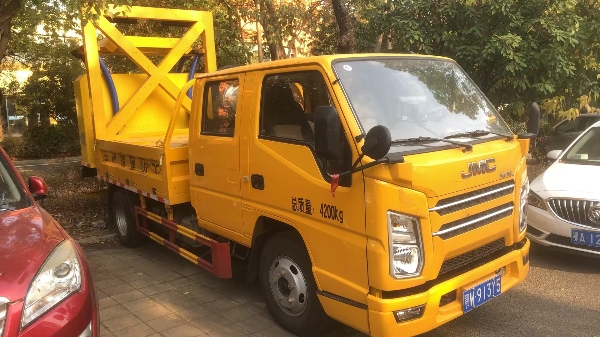 100K防撞車(chē)，帶太陽(yáng)能光板